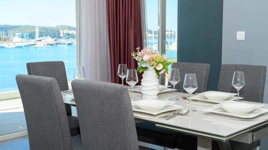 Seaside Luxury *